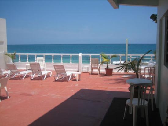 Pensión Aleli By The Sea